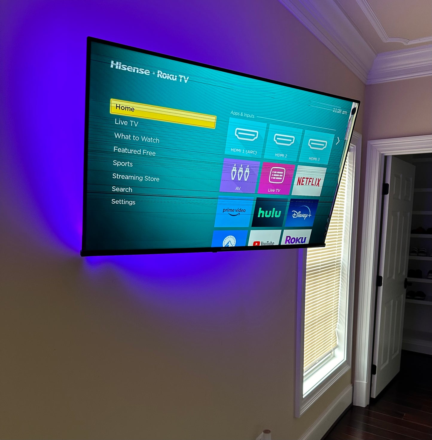 Installation w/ Full Motion Mount (Cord hiding strip included)