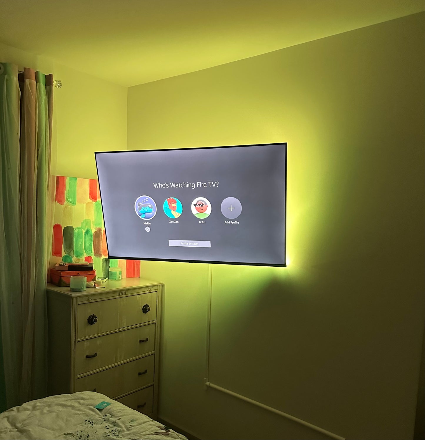 Installation w/ Full Motion Mount (Cord hiding strip included)